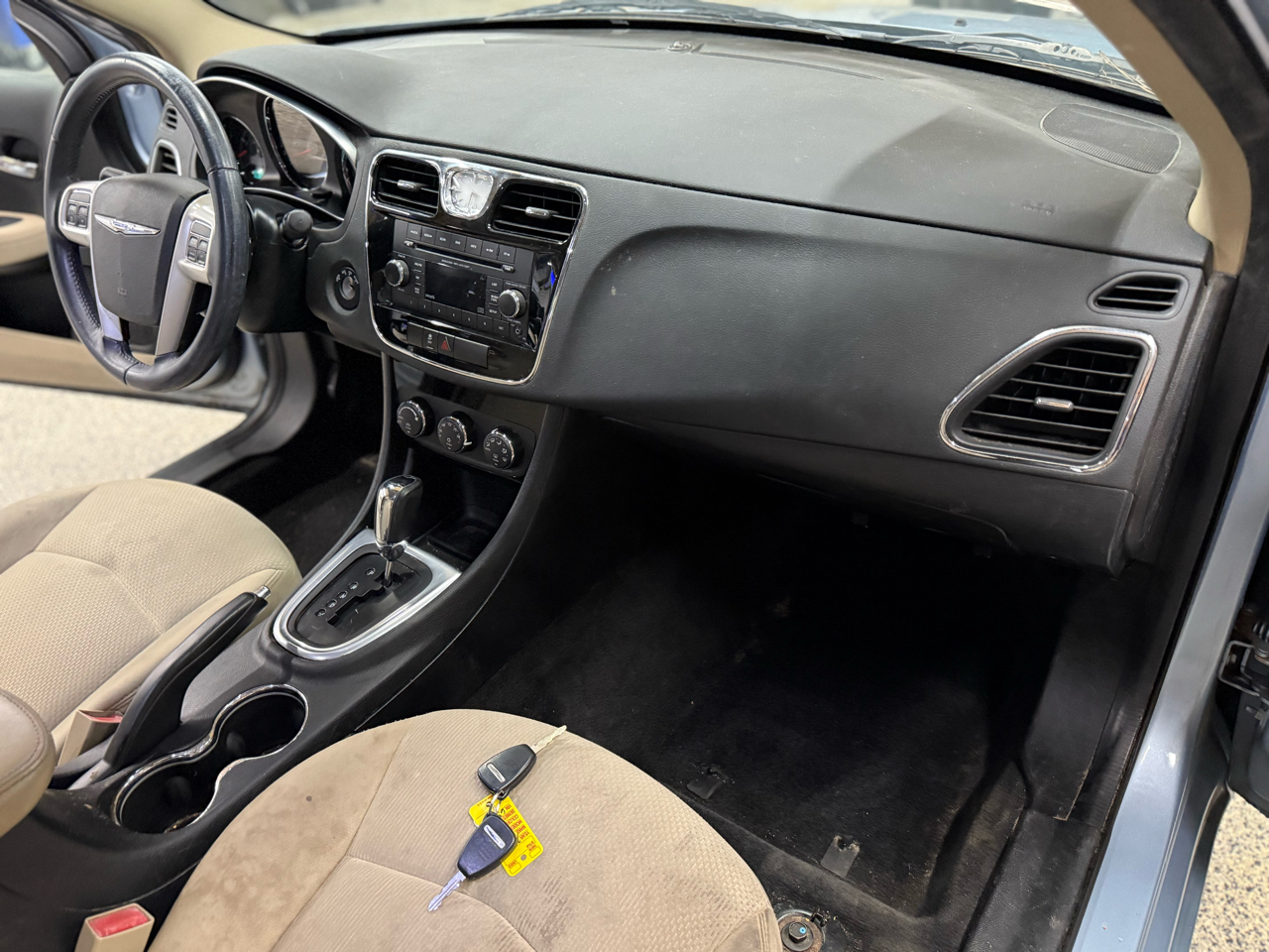 Chrysler 200 4dr Sdn Touring 2013 Chrysler 200 4dr Sdn Touring 2013