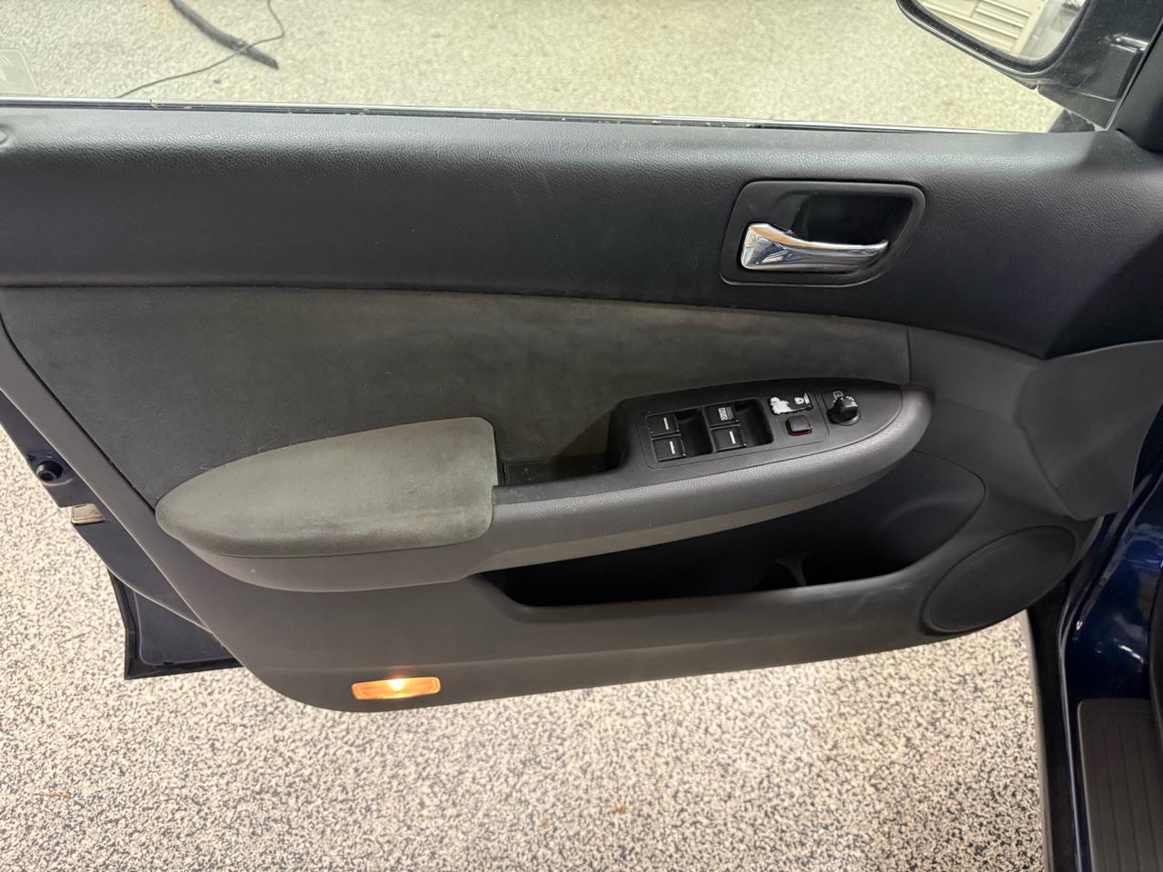 Honda Accord Sdn LX Auto V6 2004