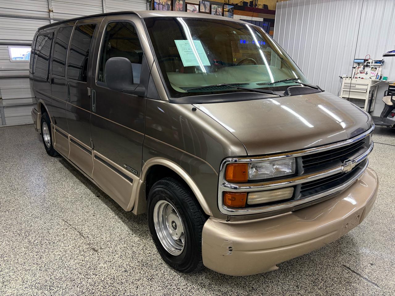Chevrolet Express Van 1500 135" WB 1999