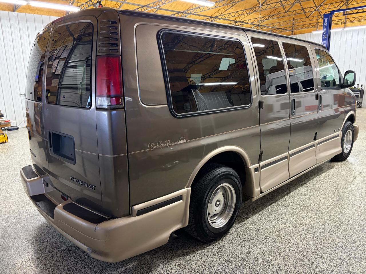 Chevrolet Express Van 1500 135" WB 1999