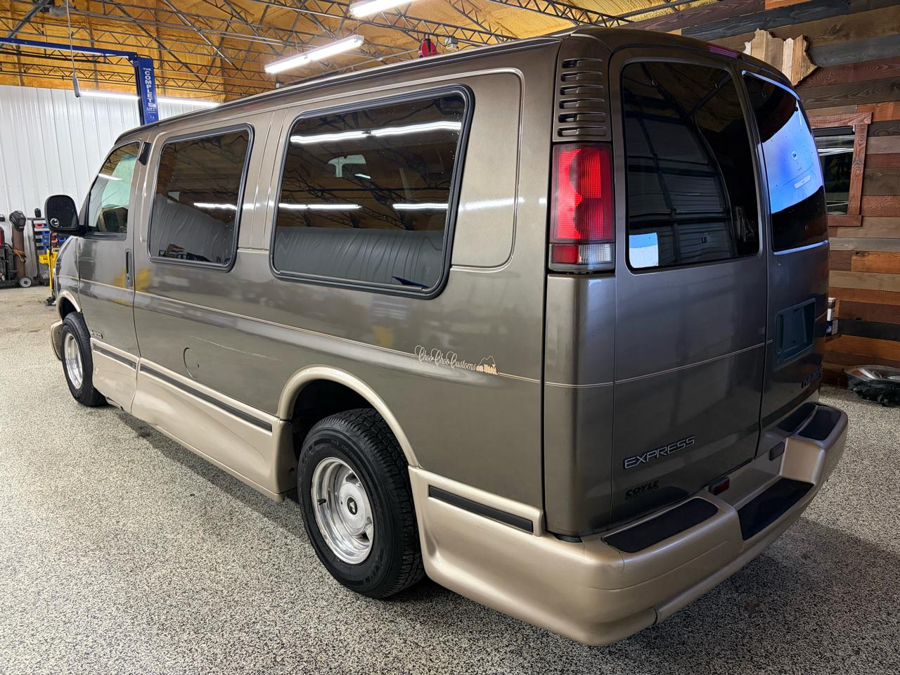 Chevrolet Express Van 1500 135" WB 1999