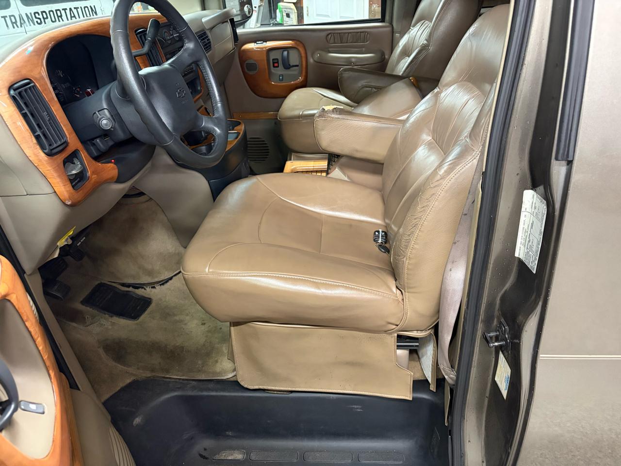 Chevrolet Express Van 1500 135" WB 1999