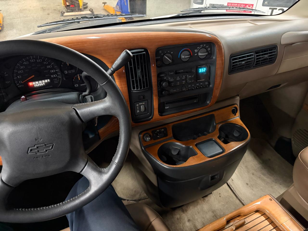 Chevrolet Express Van 1500 135" WB 1999