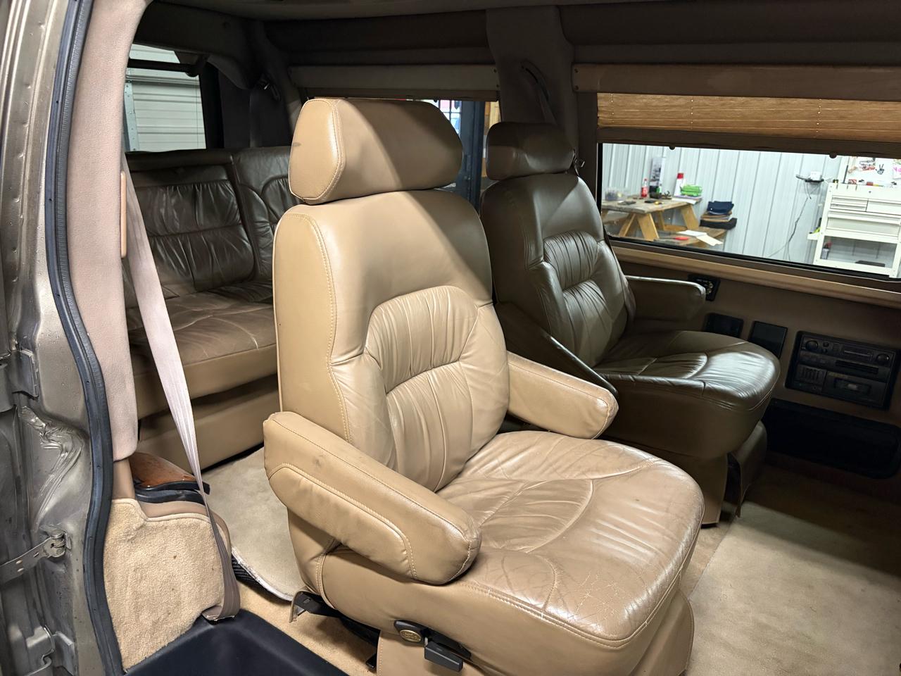 Chevrolet Express Van 1500 135" WB 1999