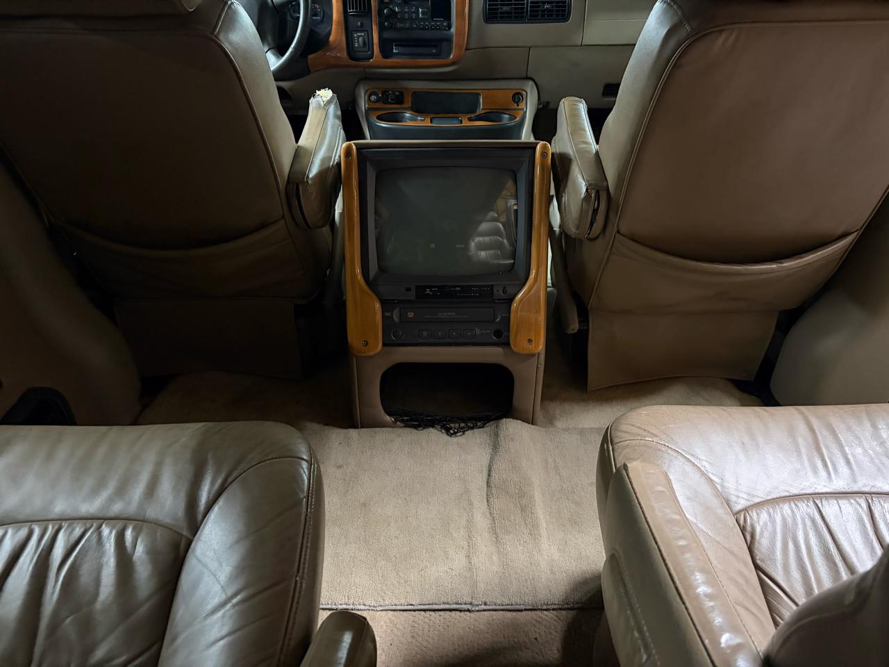 Chevrolet Express Van 1500 135" WB 1999