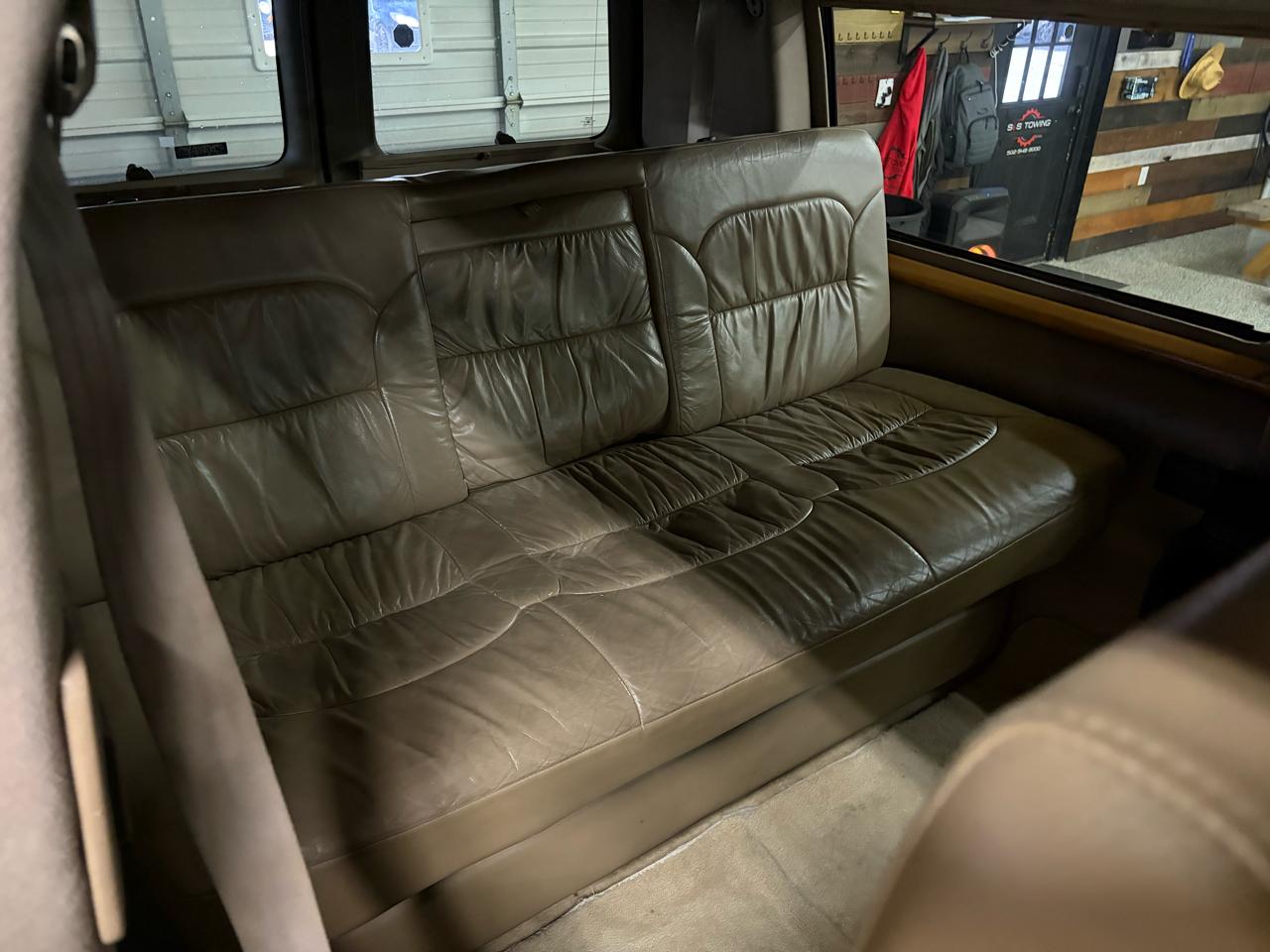 Chevrolet Express Van 1500 135" WB 1999