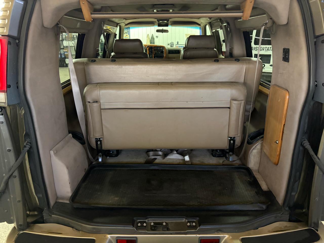 Chevrolet Express Van 1500 135" WB 1999