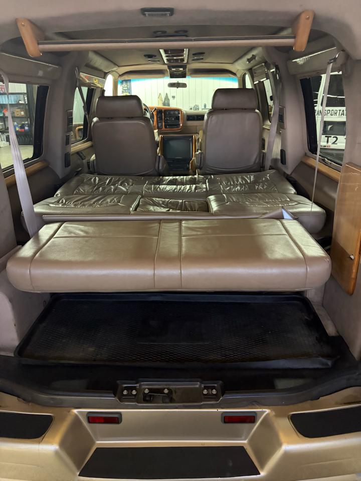 Chevrolet Express Van 1500 135" WB 1999