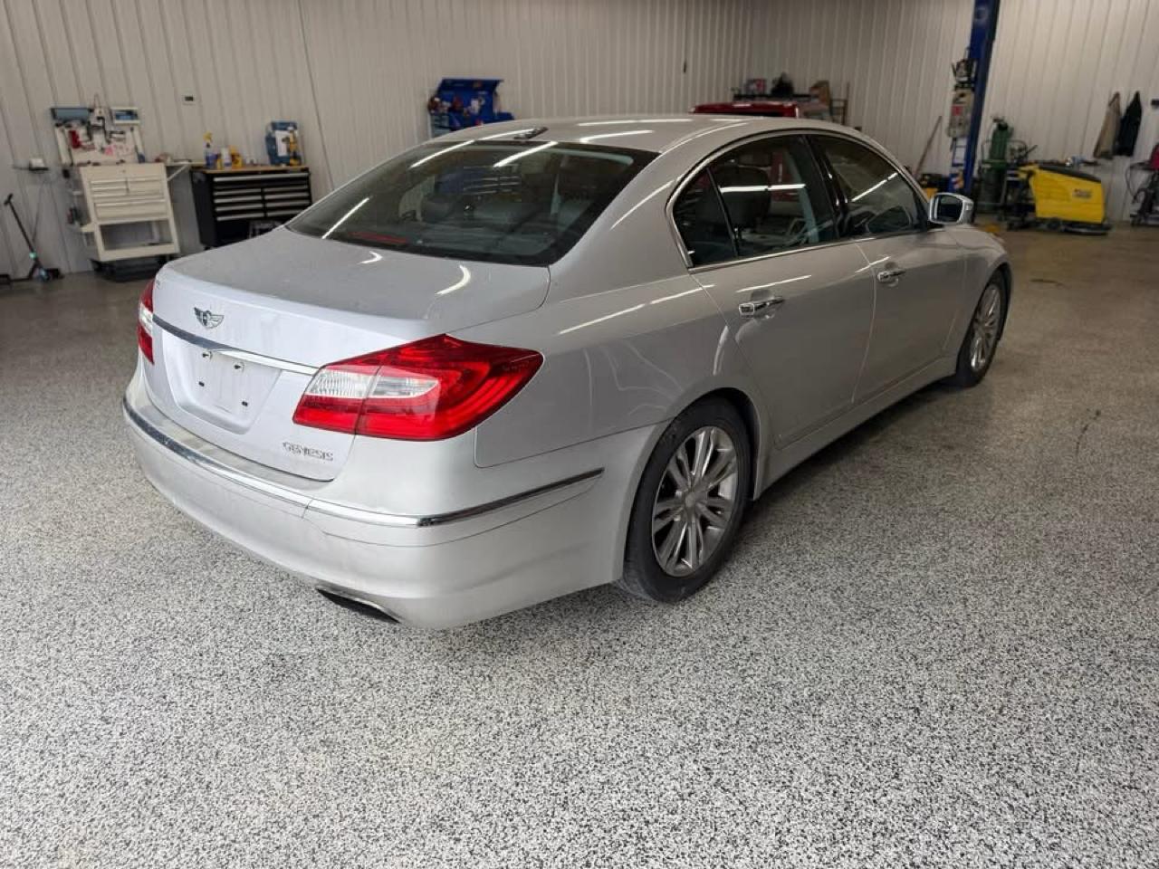 Hyundai Genesis 4dr Sdn V6 3.8L 2014