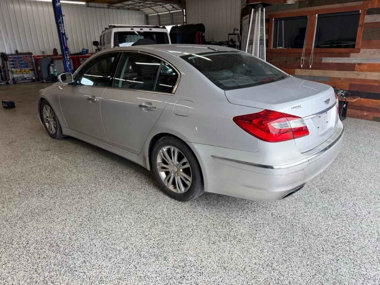 Hyundai Genesis 4dr Sdn V6 3.8L 2014