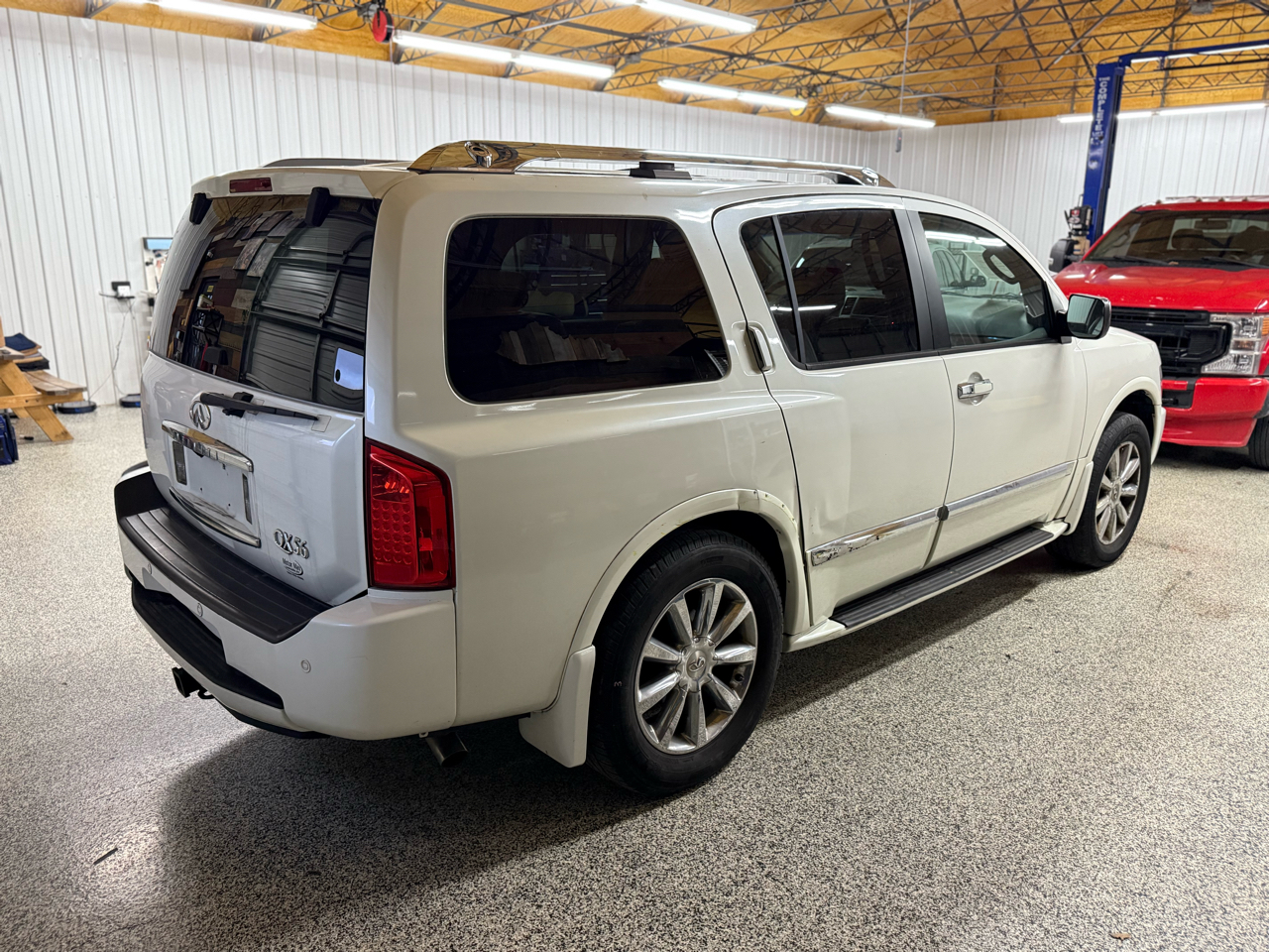 Infiniti QX56 4WD 4dr 2010