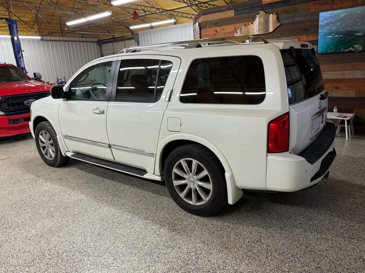 Infiniti QX56 4WD 4dr 2010