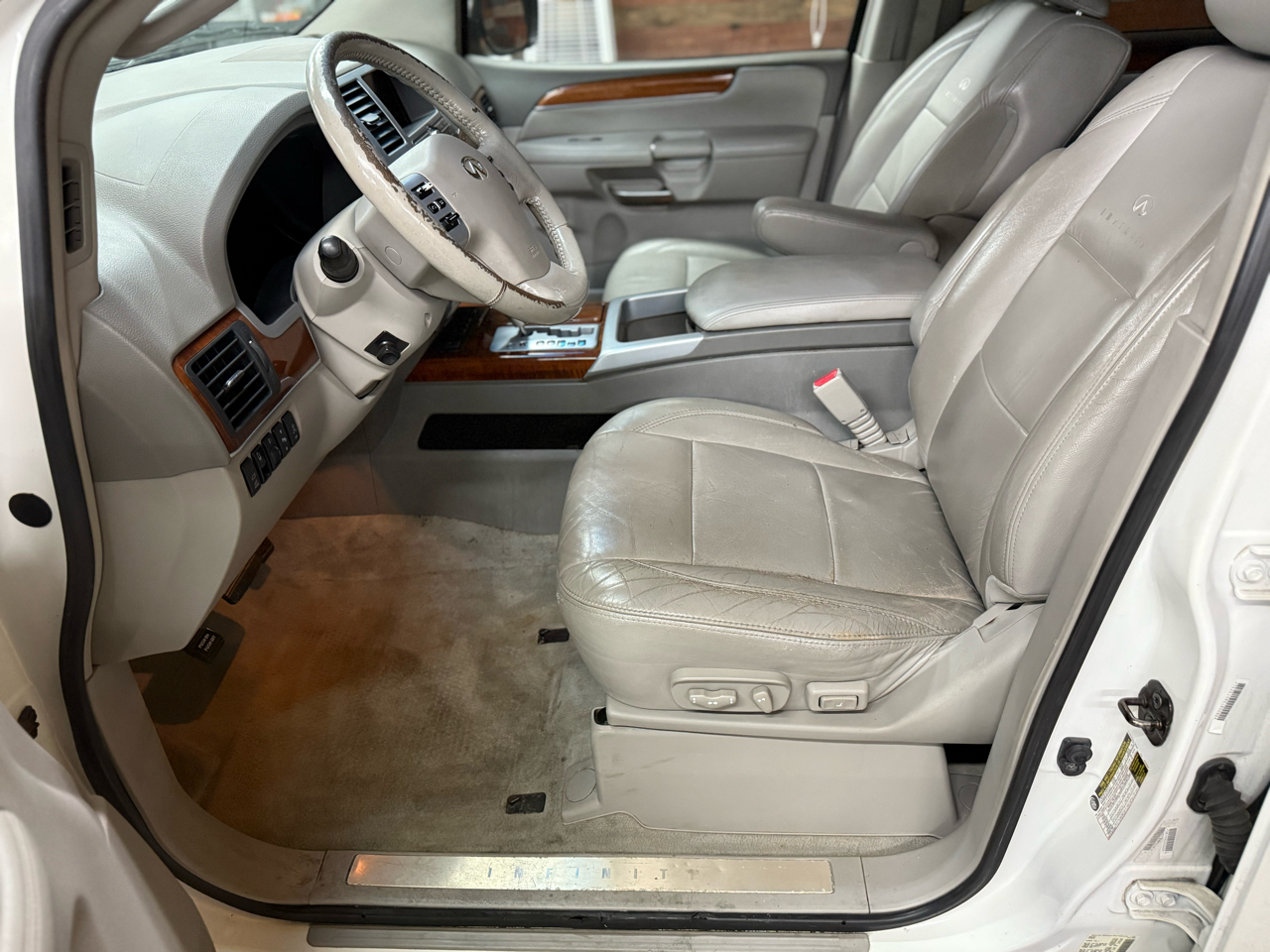 Infiniti QX56 4WD 4dr 2010