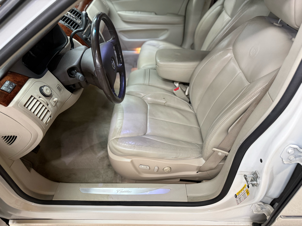 Cadillac DTS 4dr Sdn Luxury I 2007