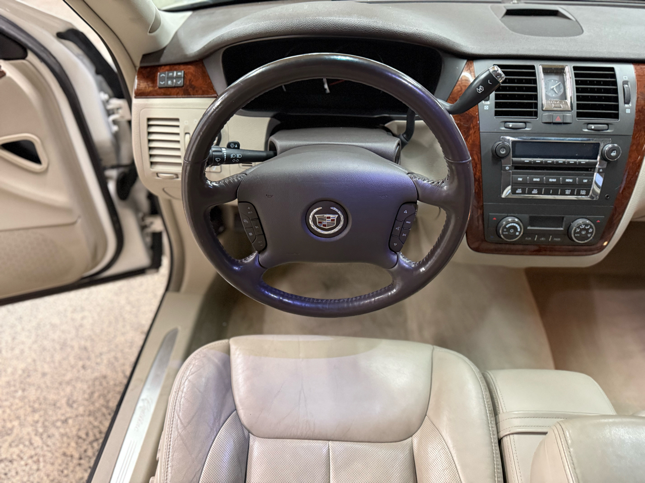 Cadillac DTS 4dr Sdn Luxury I 2007