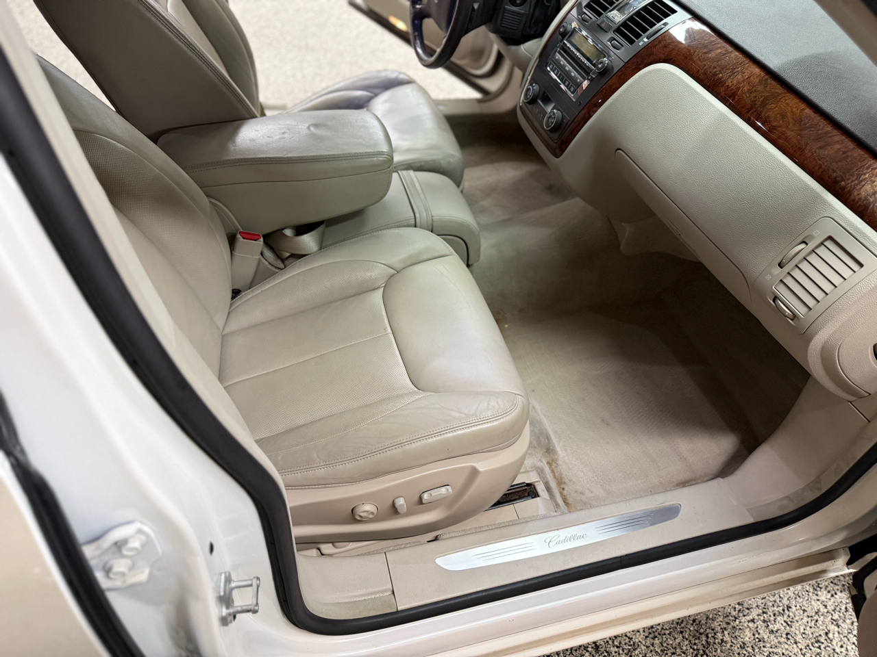 Cadillac DTS 4dr Sdn Luxury I 2007