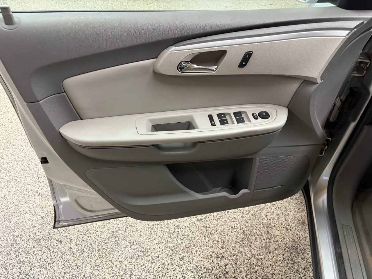 Chevrolet Traverse FWD 4dr LT w/2LT 2010