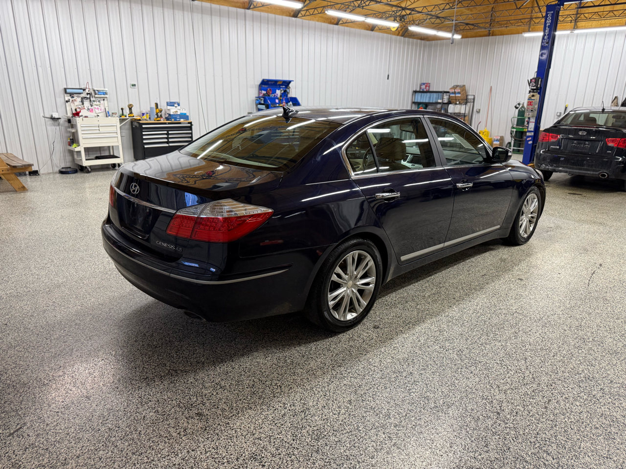 Hyundai Genesis 4dr Sdn 4.6L V8 2010