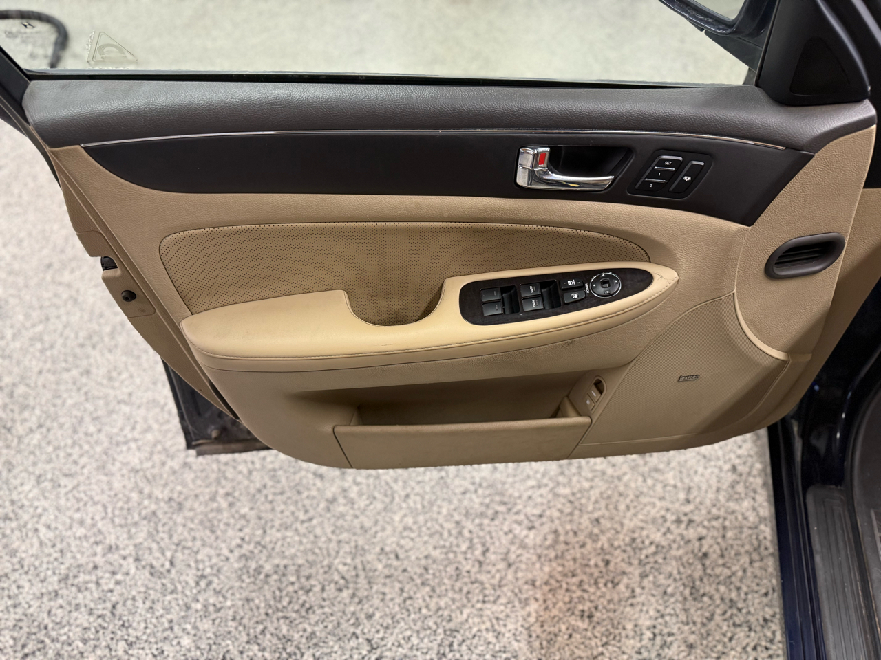 Hyundai Genesis 4dr Sdn 4.6L V8 2010