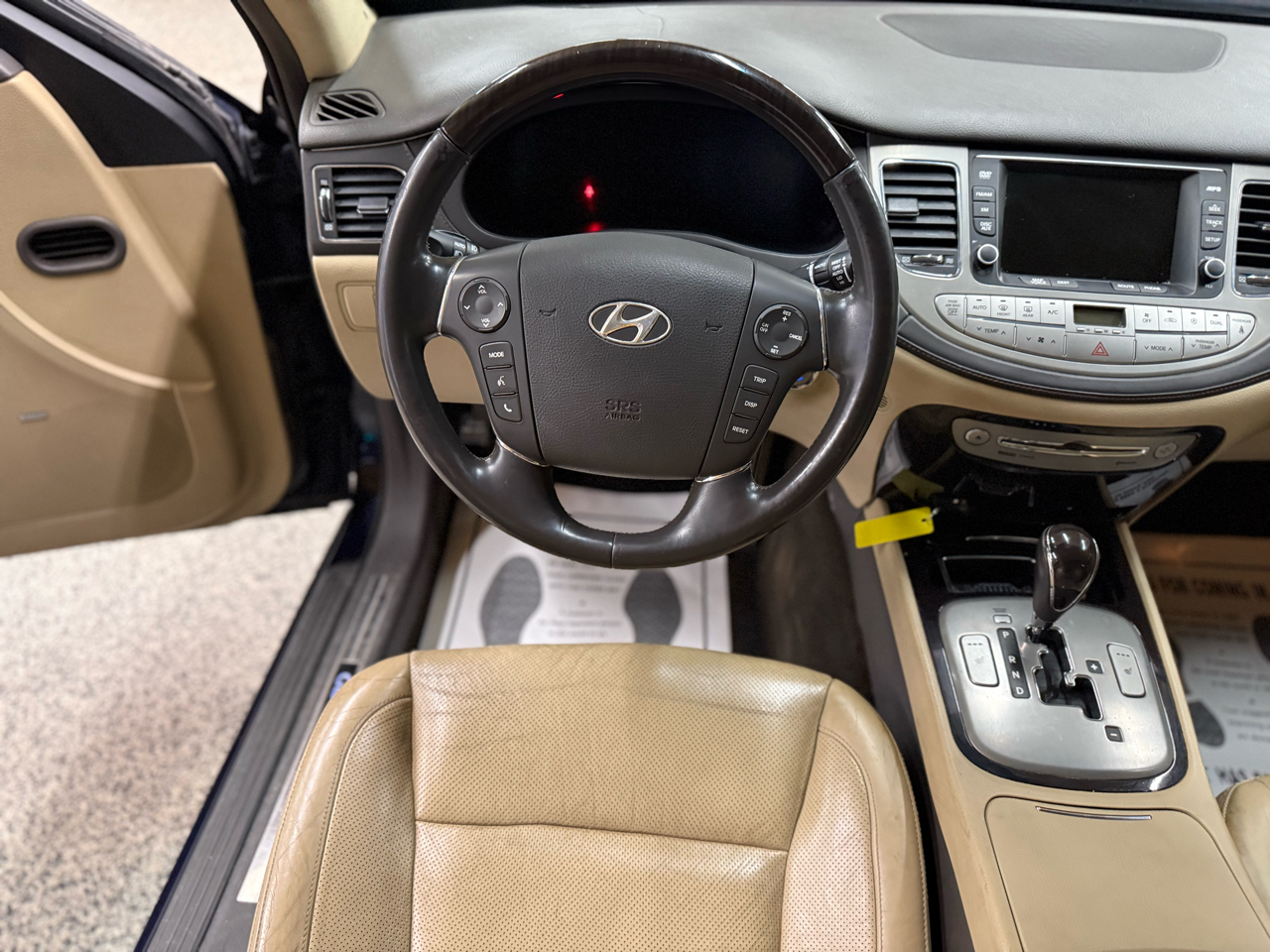 Hyundai Genesis 4dr Sdn 4.6L V8 2010