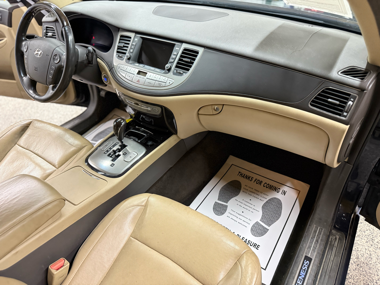 Hyundai Genesis 4dr Sdn 4.6L V8 2010