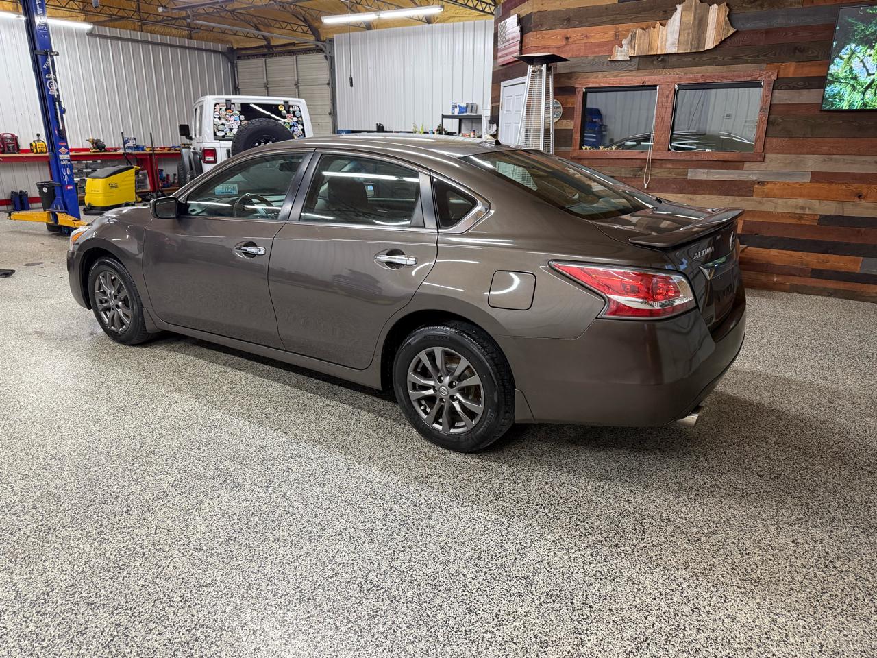 Nissan Altima 4dr Sdn I4 2.5 S 2014