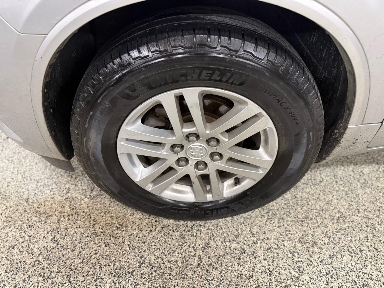 Buick Enclave FWD 4dr Convenience 2015