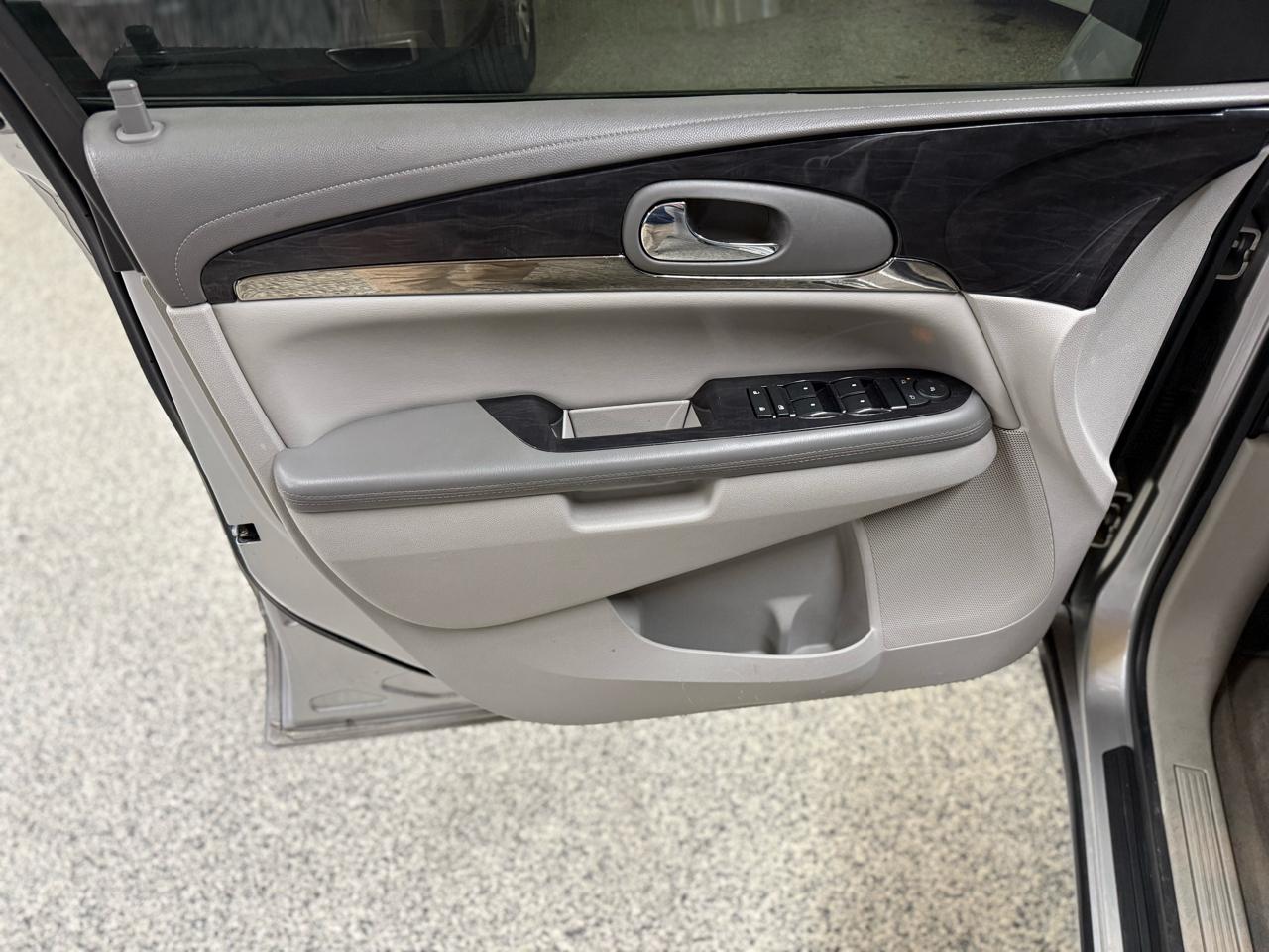 Buick Enclave FWD 4dr Convenience 2015