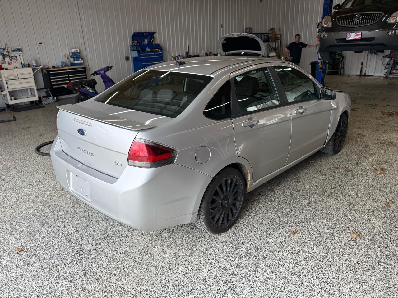 Ford Focus 4dr Sdn SES 2010