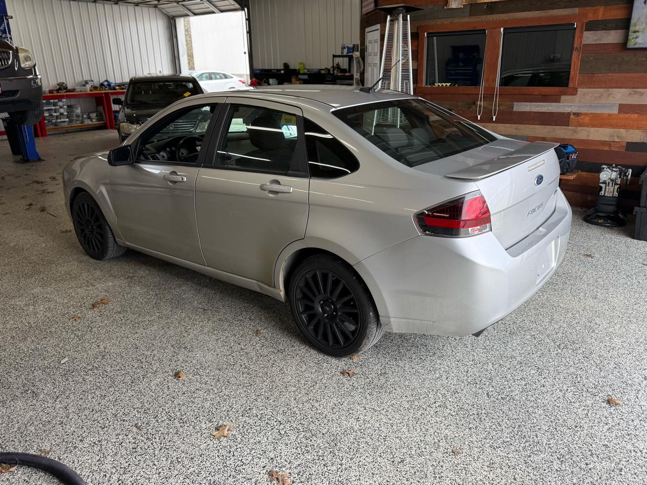 Ford Focus 4dr Sdn SES 2010