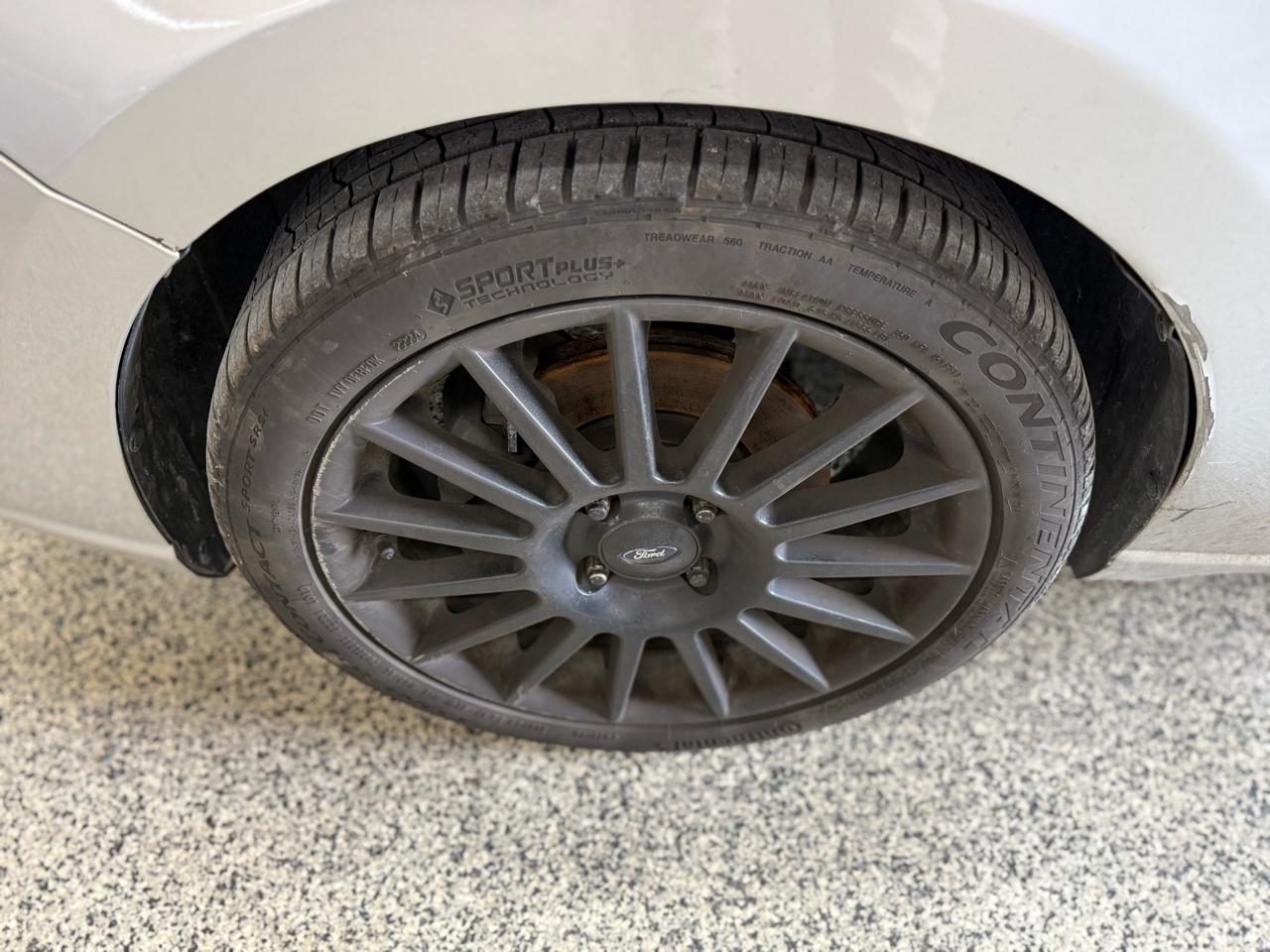 Ford Focus 4dr Sdn SES 2010