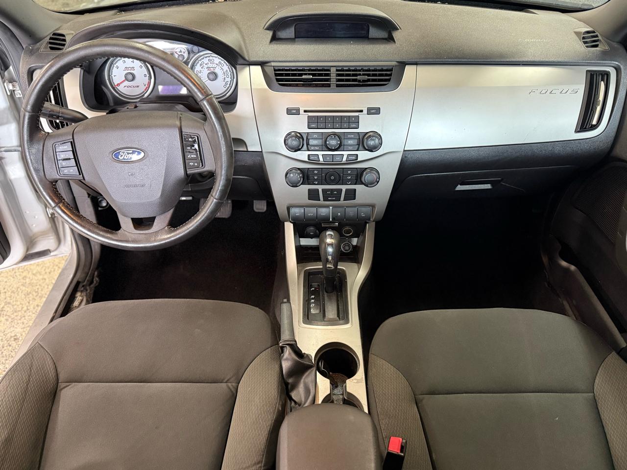 Ford Focus 4dr Sdn SES 2010