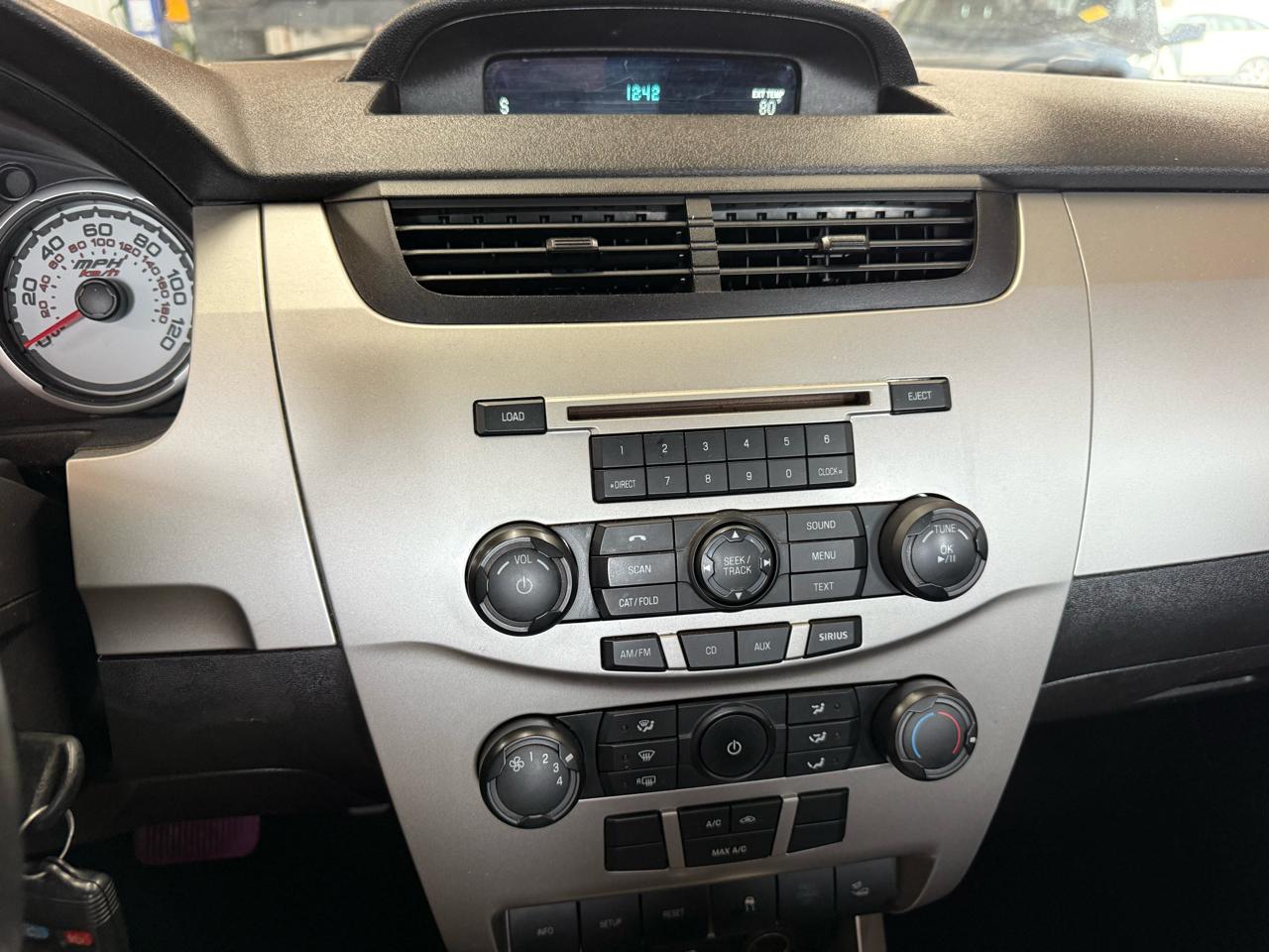 Ford Focus 4dr Sdn SES 2010