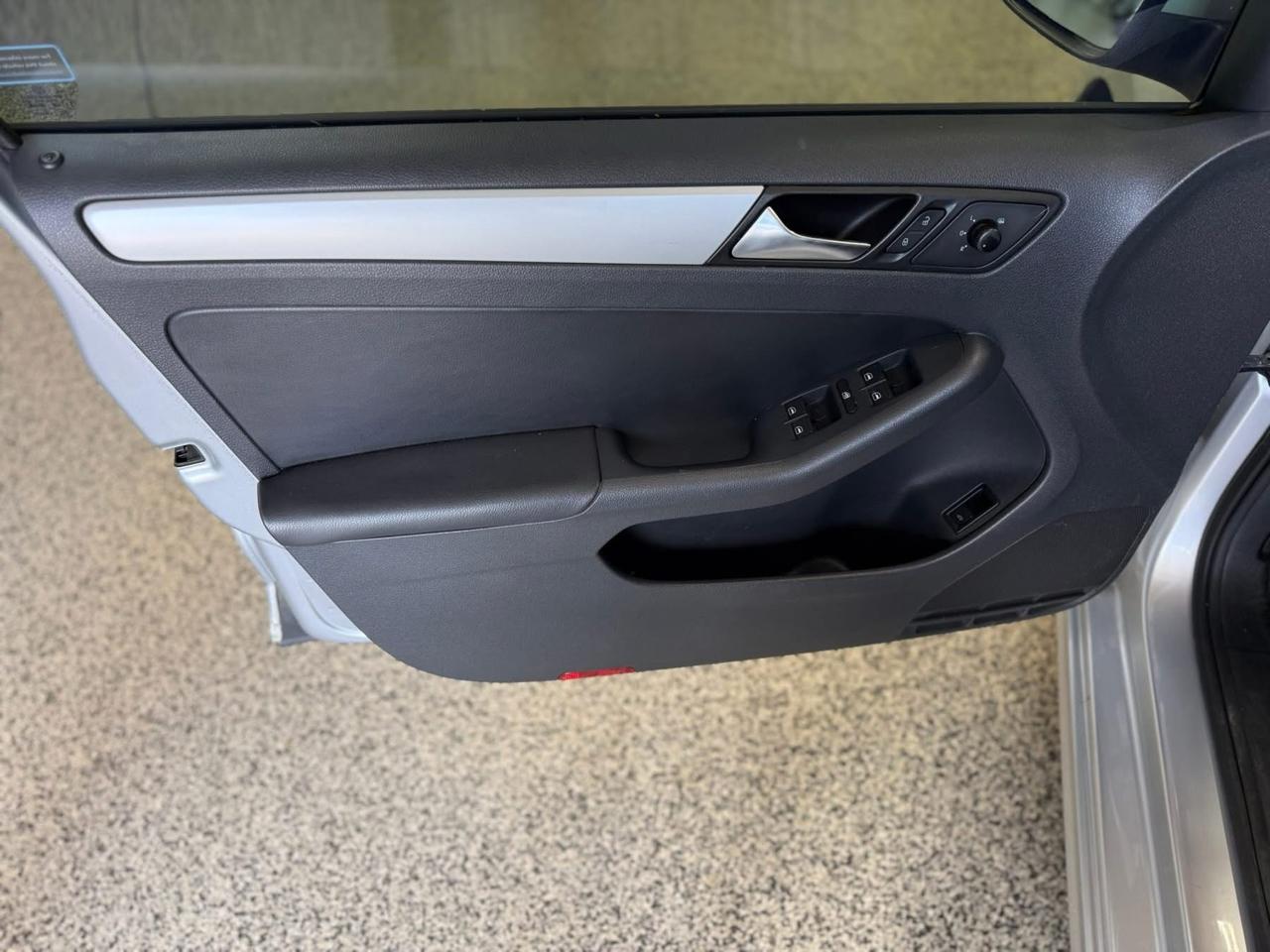 Volkswagen Jetta Sedan 4dr DSG TDI 2012