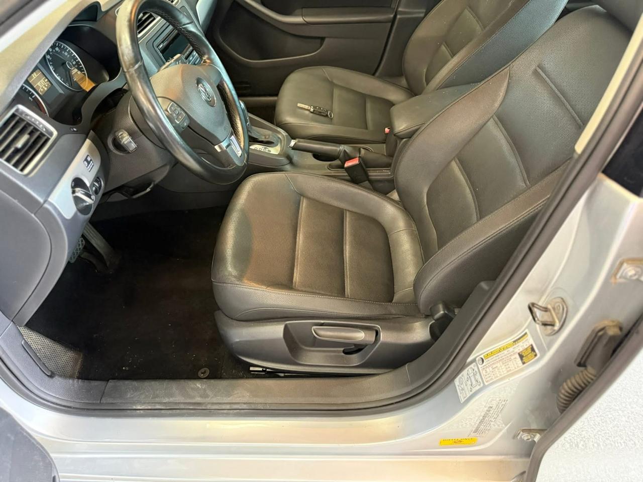 Volkswagen Jetta Sedan 4dr DSG TDI 2012