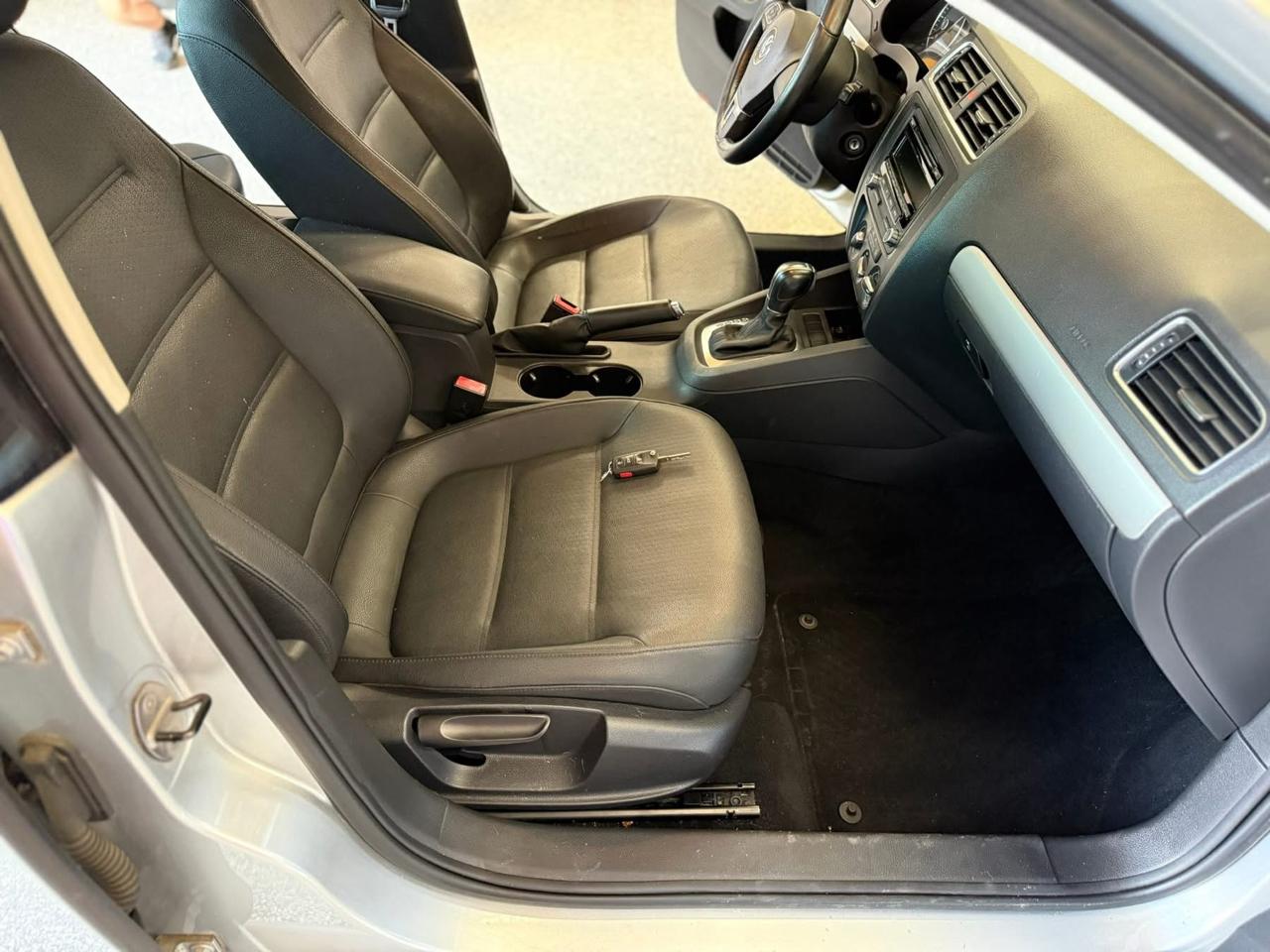Volkswagen Jetta Sedan 4dr DSG TDI 2012