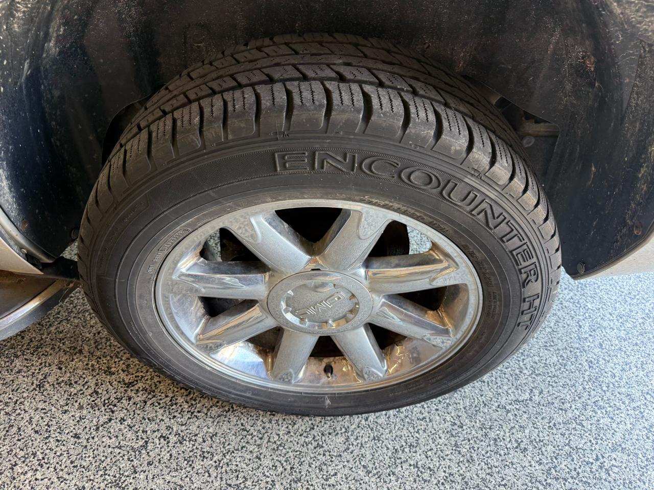 GMC Yukon Denali AWD 4dr 2009