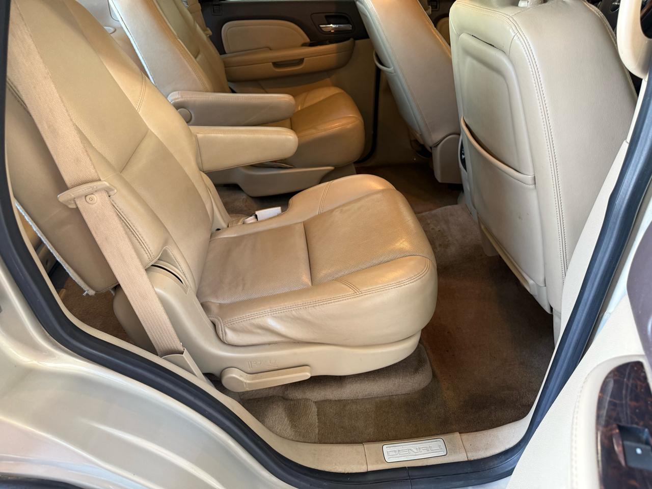 GMC Yukon Denali AWD 4dr 2009
