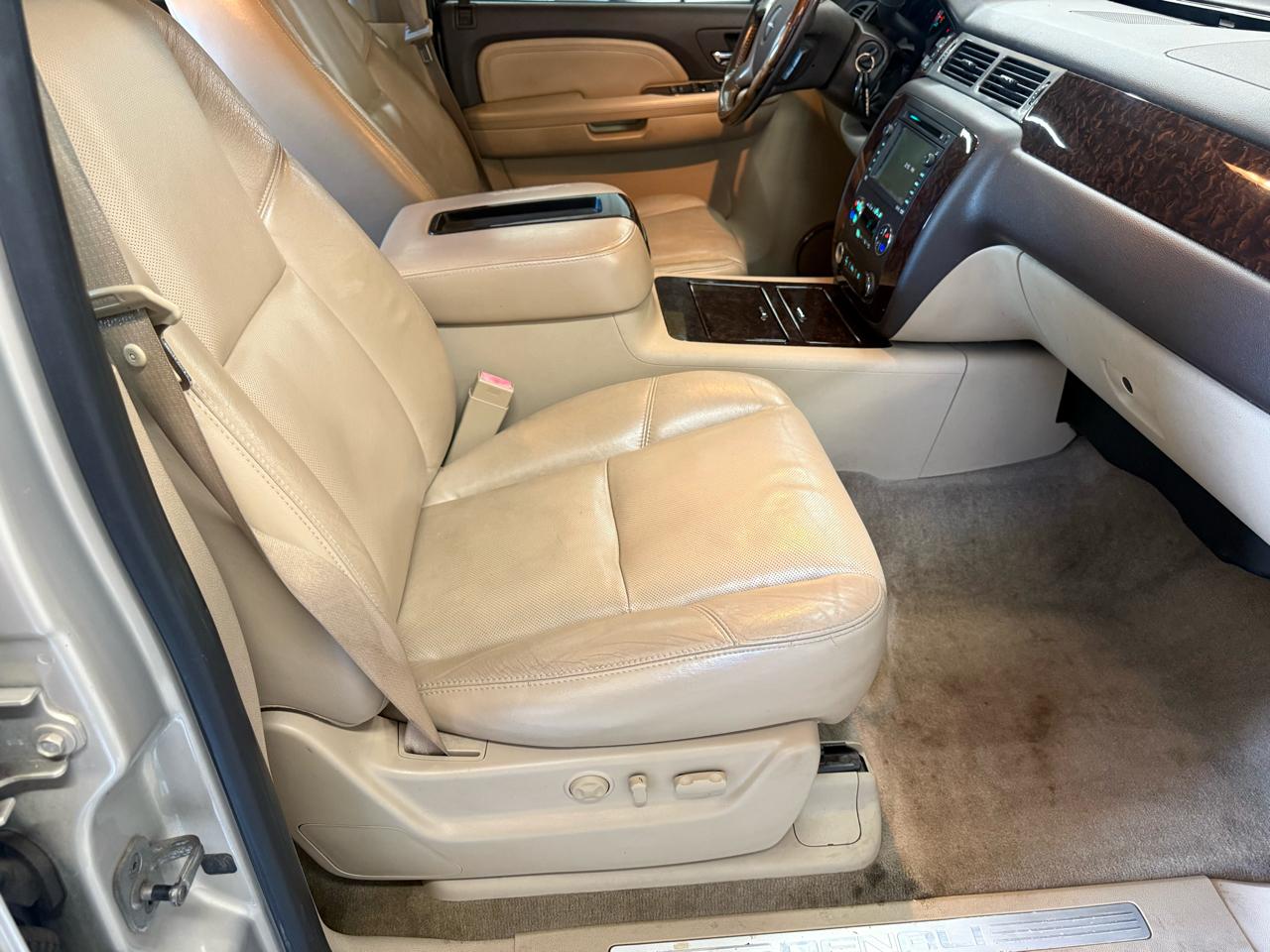 GMC Yukon Denali AWD 4dr 2009