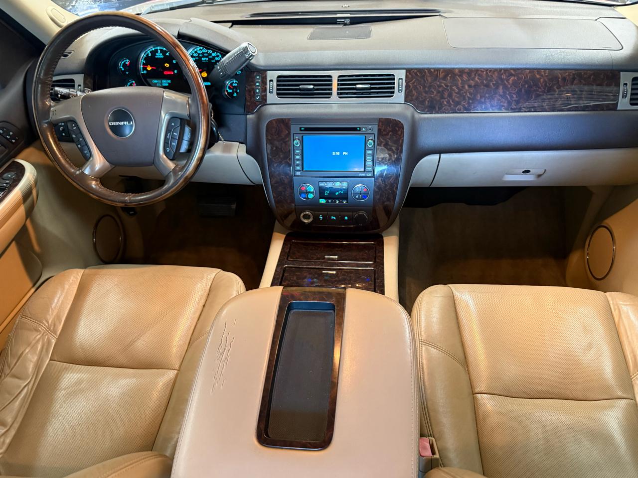 GMC Yukon Denali AWD 4dr 2009