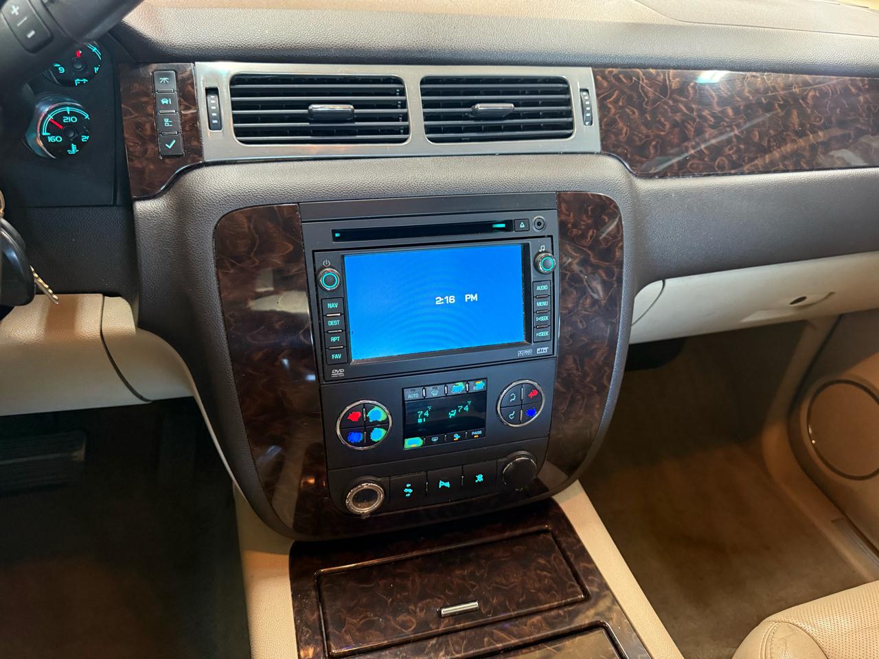GMC Yukon Denali AWD 4dr 2009