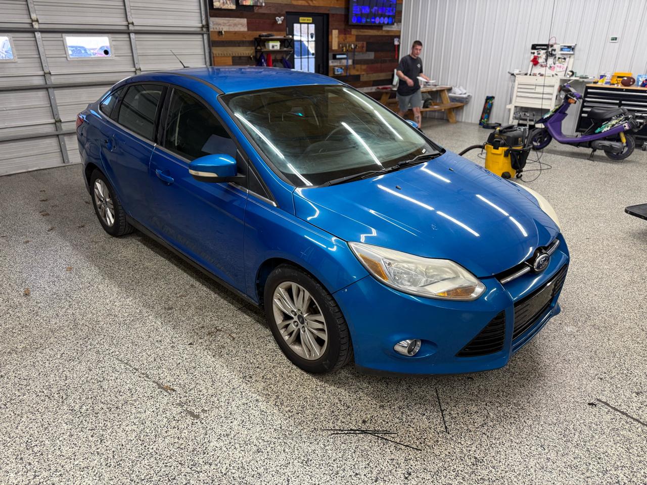 Ford Focus 4dr Sdn SEL 2012