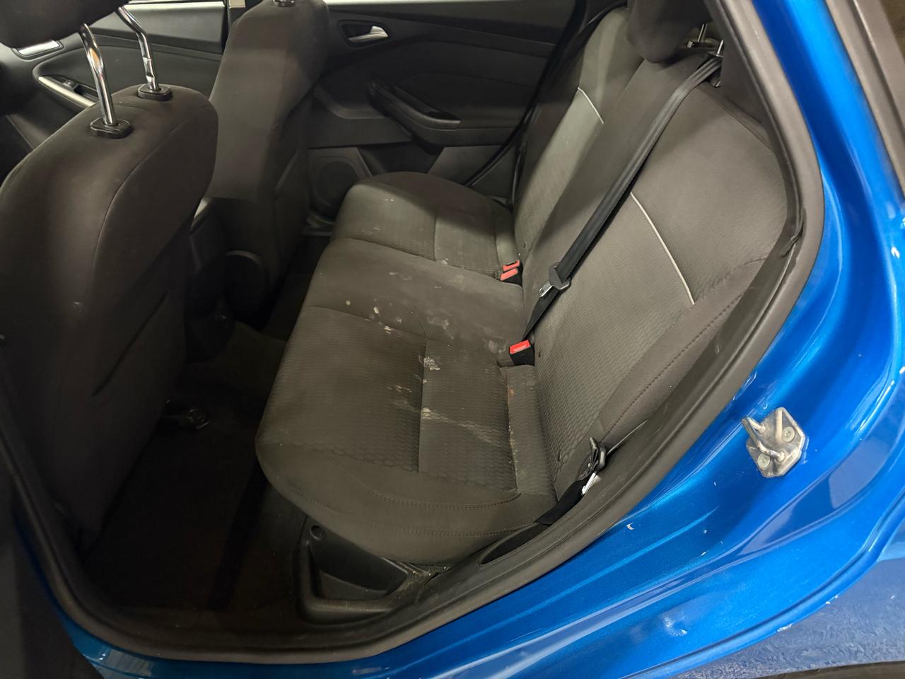 Ford Focus 4dr Sdn SEL 2012