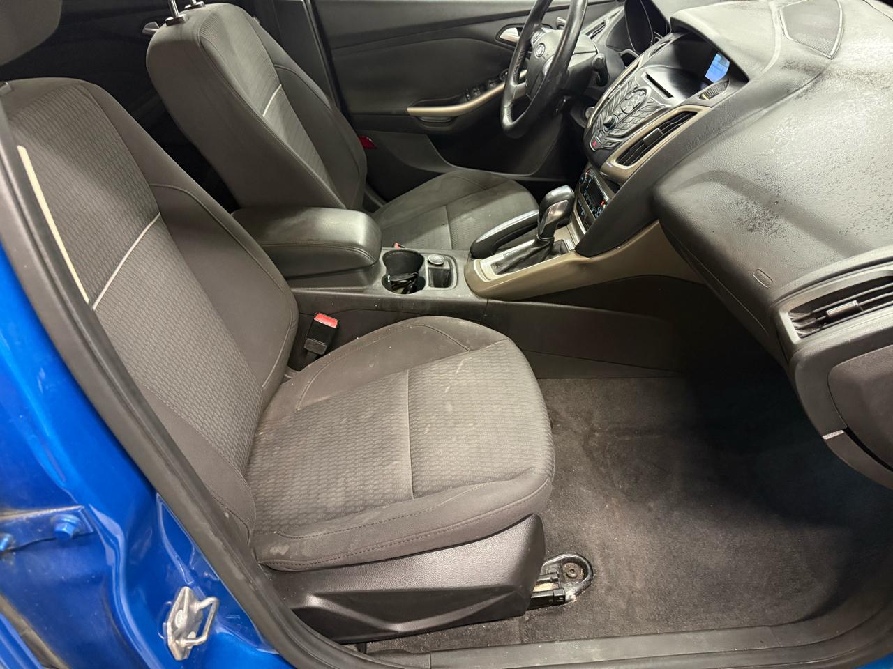 Ford Focus 4dr Sdn SEL 2012