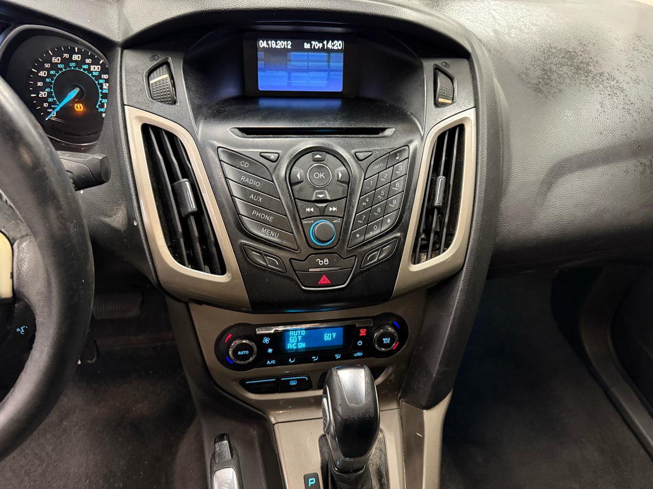 Ford Focus 4dr Sdn SEL 2012