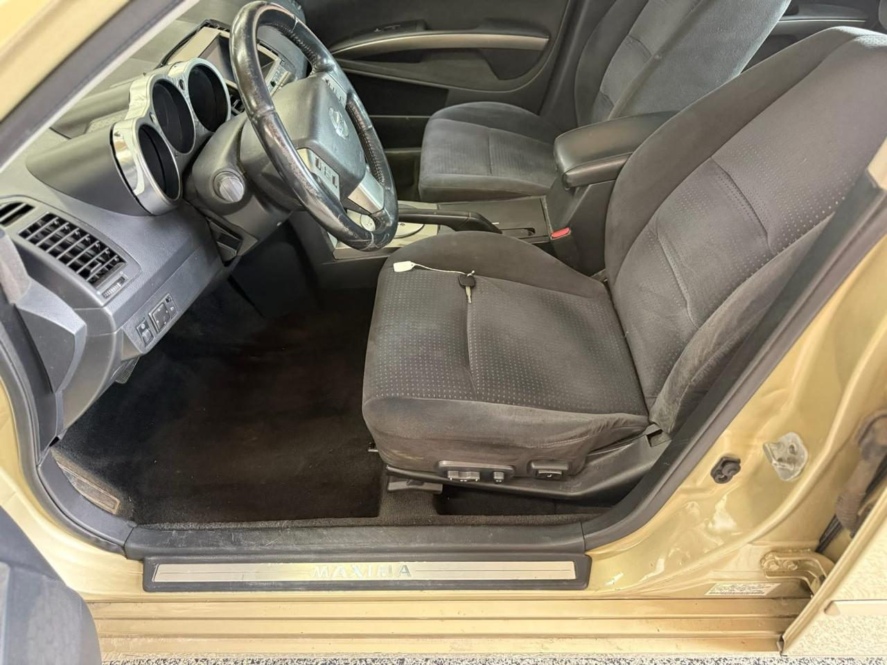 Nissan Maxima 4dr Sdn SE Auto 2004