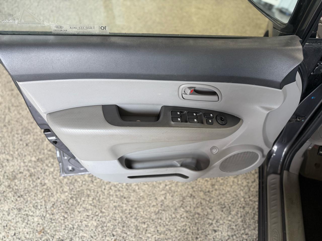 Kia Rondo 4dr Wgn V6 LX 2008