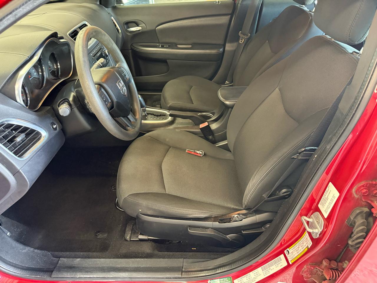 Dodge Avenger 4dr Sdn SE 2012