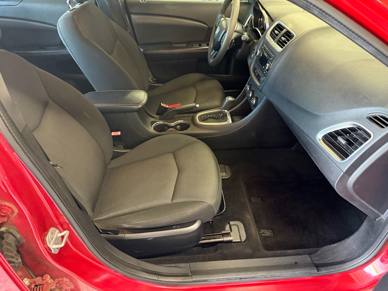 Dodge Avenger 4dr Sdn SE 2012