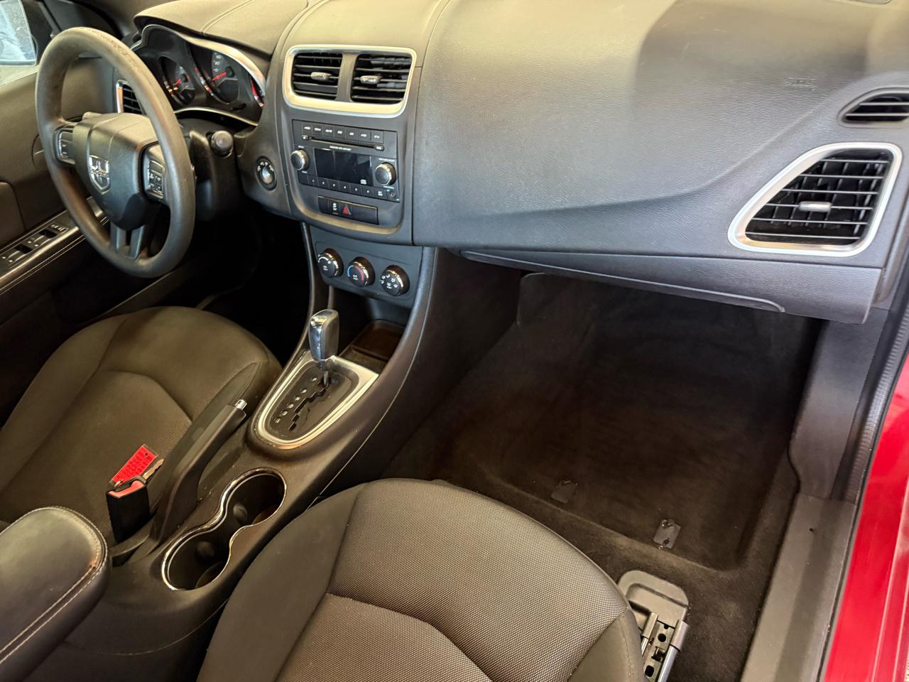 Dodge Avenger 4dr Sdn SE 2012